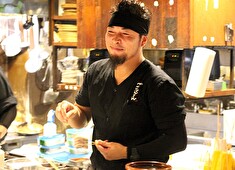 ジョウモン／ごりょんさん、他／株式会社ベイシックス 求人 前職経験・ジャンル・年令…などは一切不問！むしろ色々な経験を持つスタッフがいてこそ、良いお店ができると思ってます！