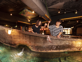 株式会社スプラウトインベストメント 求人 釣った魚をその場で食べられる、エンターテイメントな居酒屋業態も展開中！釣ったお魚をその場で調理しています♪