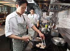 株式会社ナピネス（大東製糖株式会社） パンが主役でも、料理が主役でもない。双方が一番美味しく、一緒に楽しめる相乗効果のペアリングを創造していきます◎