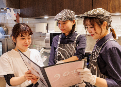 株式会社フクナガ 求人 フクナガは横との繋がりも多く、フォロー体制も多いので、働きやすい会社です。