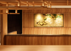 株式会社ハレ/蜻蛉玉（新店舗開業準備室） 求人 日本の屛風絵をあしらったカウンターが上質で落ち着いた空間を演出。和の美意識が息づくその舞台は、あなたが主役として輝く場所。