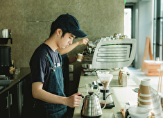 SOCIAL GOOD ROASTERS（ソーシャルグッドロースターズ）／一般社団法人ビーンズ 求人 日本初のスペシャリティコーヒー焙煎やバリスタなどの専門的な仕事を中心に据えた障がい者を対象とした支援施設です。