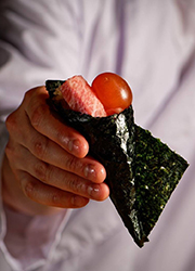 株式会社Human Qreate／『厳選焼鳥 一石三鳥 本店』『一石三鳥 別邸』『鮨 八咫烏』他 求人