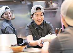 株式会社ギフトホールディングス(GIFT HOLDINGS INC.) ★東証プライム上場企業 求人 年2回の昇給制度は勿論、賞与も年2回支給！その他、諸手当も多数用意しているので年収ベースでの現状以上が可能！