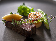 ヨコハマ グランド インターコンチネンタル ホテル 求人 シェフクラスの体制が整った今、私たちが求めているのは、現場を力強く支え、共に高みを目指してくれる「中堅の力」です。