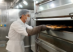 株式会社ジャパングレイス（契約先：シーホークコーポレーションリミテッドインク（SeaHawk Corporation Limited Inc)） 求人 多国籍クルーを率い、最高峰のハードブレッドを焼き上げる。パシフィック・ワールド号のクオリティを担う、技術指導のプロを募集。