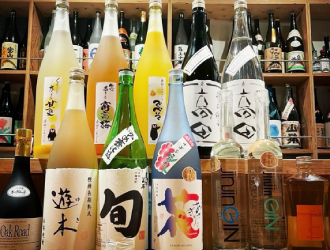 株式会社サン・ダイニング／酒ぐら 鳥酎、とりちゅう、ほか 求人 焼酎・日本酒が好きな人、大歓迎！十四代の焼酎を3万円で仕入れるなど、店舗の裁量でいろいろなお酒を提案できます。