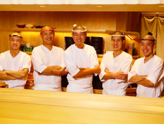 「SUSHI TOKYO TEN、」「まんてん鮨」「すし天」「すし笑」／株式会社シーエージェント 求人 未経験からでも、握りをしっかりと学べます。どこでも通用する技術が身につきますよ♪