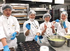 東京プリンスホテル（西武グループ） 求人 10代の若手から中堅・ベテランと各ステージのスタッフが経験を活かして活躍しています