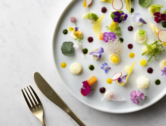 株式会社クリスタルインターナショナル 求人 人生最高の一日のための料理を提供しています。お客様の記憶に残る一皿をつくりませんか。