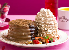 『Eggs ’n Things』『CHOPPED SALAD DAY』『KOSUGI Cafe』etc.／EGGS 'N THINGS JAPAN株式会社（エッグスンシングスジャパン） 求人 季節に応じた新メニューも提供しているから、スタッフも四季の移り変わりを楽しみながら働ける職場です！