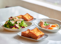 MERCER OFFICE株式会社 求人 名物のブリオッシュフレンチトースト。