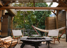 「東京ブイヤベース食堂/タニタカフェ」株式会社 百万一心社 求人 当社では温泉施設を活用したグランピング事業も企画・運営！