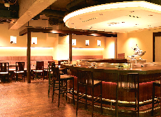 にんぎょう町 谷崎／塚越商事 株式会社 求人 連日、多くのお客様で賑わい、笑顔が溢れる当店。「美味しい！」の一言や「また来たい！」という声が最大のやりがいです。