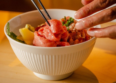 『鮨 乃南』『fragment 麻布十番』『海玄』etc.／株式会社SURF&TURF【やま幸グループ】 求人 会社・ブランドを今後一緒に拡大させていけるような新メンバーを将来を見据えて募集中！経験・ジャンル問わずぜひご応募ください。