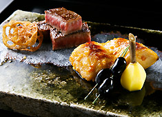 銀座 朝川 お料理の感想を伺ったり、お帰りの際にお褒めの言葉をいただいたり。一対一の深い信頼関係を築けるのが、醍醐味です