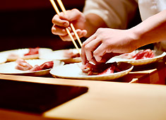 銀座 朝川 求人 銀座の高級店でありながら、家族や友人との時間も大切にできる、働きやすさがスタッフの定着にも繋がっています