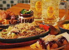 株式会社コシダカ【東証プライム上場グループ企業】 求人 メイン商品の“たこ焼き”を始め、『THE 居酒屋』といえるようなメニューを幅広く提供中！