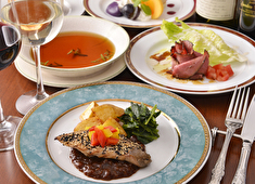 RESTAURANT CARAVAN SERAI（キャラバンサライ）／アサヒメディカルサプライ株式会社 求人 カフェタイムは自家製ケーキとコーヒーを、ディナーでは、お料理に合わせたお酒やワインもお楽しみいただく地域の人気ブランド！