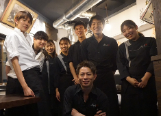 焼肉バズーカF／株式会社ニーダリング 求人 学歴・経歴・国籍不問！様々な国籍のスタッフが働いているので価値観・世界観が広がります！人としても成長できる環境です