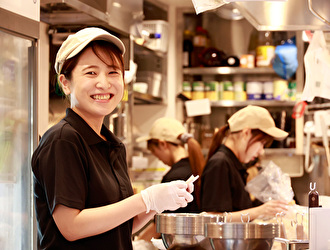 『七宝麻辣湯（チーパオマーラータン）』／株式会社ダイニングイノベーション 求人