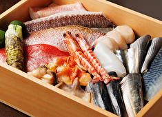 イートフィールド株式会社／『鮨 向』『神楽坂 鮨 弥栄』etc. 求人 その時期ごとの旬を考え、上質な食材を扱う正統派寿司店を展開しているから、経験をお持ちの方にもご納得いただけるはず！