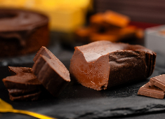 KEN’S CAFE TOKYO（ケンズカフェ東京）／株式会社颯 求人 選び抜かれた素材が織りなす極上の味わいで数々の賞を受賞しており、小麦粉不使用のグルテンフリーが特徴です！