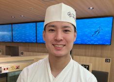 回し寿司 活／株式会社 活美登利 求人 職人たちが切磋琢磨して、寿司職人として成長しています。