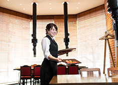 株式会社 木曽路/特選和牛大将軍、国産牛焼肉くいどん 求人 サービスはマニュアル重視でなく個性重視だからこそ生きた接客ができます。