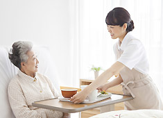 コンパスグループ・ジャパン株式会社／ヘルスケア事業部 求人 大量調理ですが、お客様と直接関わることができ、直にお声をいただけるのが、この仕事の醍醐味です！