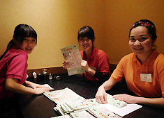 新木場フーズ 株式会社 新木場駅から徒歩1分。確実に取れる休日、賞与年2回、安定とゆとりある環境でプライベートも充実です！