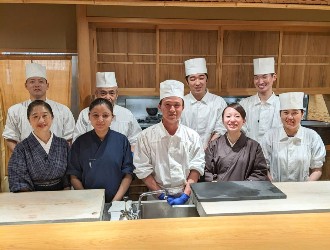 株式会社八十嶋 求人 幅広い年代のスタッフが男女ともに活躍しています。経験よりも意欲や人柄重視の採用です。新卒入社の20代も多数在籍中！