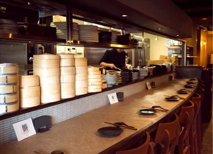 「文山包（ぶんざんぽう）」「sinensis（シネンシス）」株式会社5C 求人 手間暇のかかる点心に真摯に向き合い、職人の想いと伝統技の手包小籠包を提供する池袋店。