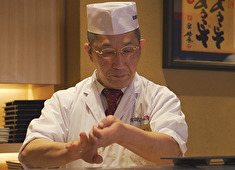 金沢まいもん寿司／まぐろ問屋いちもん etc.／株式会社エムアンドケイ 求人 接客の大会S1サーバーグランプリ　審査員特別賞を受賞したスタッフも在籍しています！！