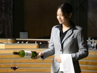 株式会社 瀬里奈 求人 ソムリエ研修、ワイナリー研修、資格手当etc.ワインを学びたい方やソムリエを目指す方に絶好の環境が整っています！