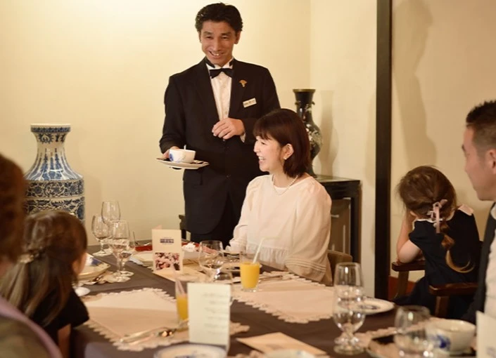 横濱元町 霧笛楼 求人 あなたの個性をいかしたサービスでお客様の笑顔を増やしてください。