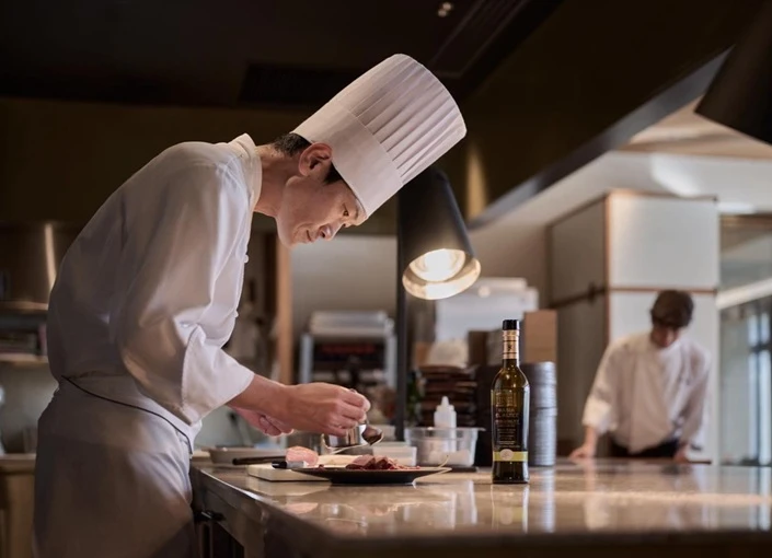 インターコンチネンタル横浜 Pier 8 求人 イタリア人のエグゼクティブシェフの元、イタリアンやフレンチをベースした様々な料理が覚えられます。