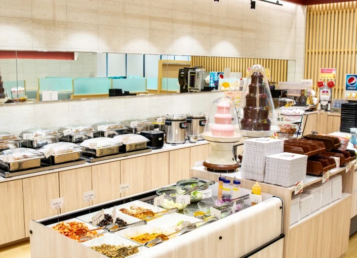 「YAESU BISTRO 東京ミッドタウン八重洲店」etc.／富沢商事 株式会社 求人 有名商業施設を中心に出店。10年後の100店舗出店、東証プライム上場を目指し、店舗を拡大中です。