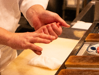 天然本まぐろ ありそ鮨し　グランスタ東京駅店／株式会社 荒磯 求人