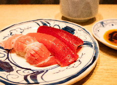天然本まぐろ ありそ鮨し　グランスタ東京駅店／株式会社 荒磯 求人 当店は養殖モノは一切使わないという社長の方針により提供する食材には一切妥協いたしません。