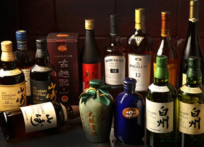 Leo/株式会社モニカ 求人 料理との相性を大切にし、ワイン・焼酎などラインナップ。提供するだけではなく料理とのペアリングや提案力まで身につけられます。