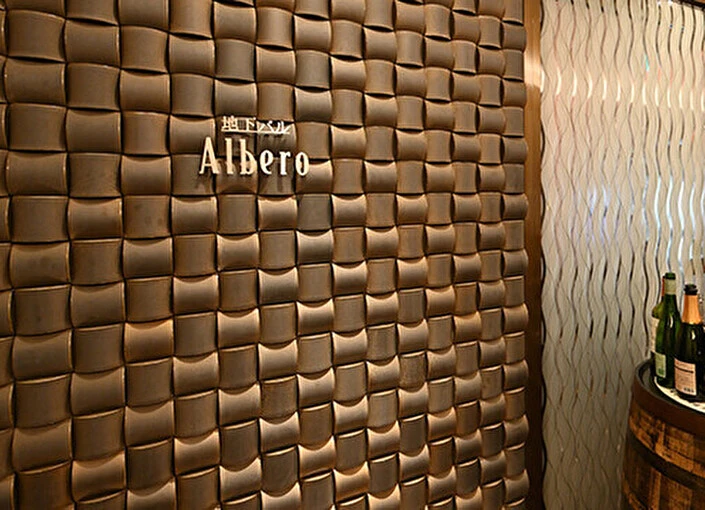 「雷門き介　神保町店」「地下バル Albero」etc／株式会社ブランチウッドサービス 求人 【地下バル Albero】種類豊富なフードメニューと、こぼれワインが人気の本格イタリアンバルです。