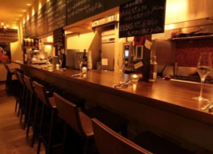 オステリア・イル・レオーネ(OSTERIA IL LEONE) 求人 お客様との距離感も近く、コミュニケーションをとりながらの営業が、一軒家レストランの醍醐味です！