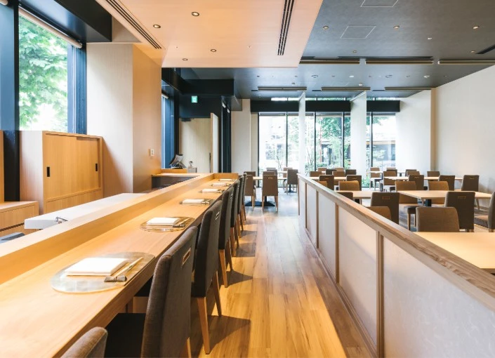 ホテル八重の翠東京／阿部商事株式会社 求人 店内はシックな雰囲気で、とても清潔感があり、居心地の良い空間。
記憶に残る体験を提供しております。