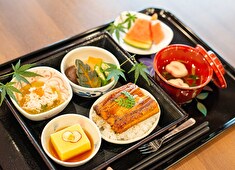 株式会社 桜十字 ※関連施設 料理人 採用本部（料理店・ホテル・介護施設など） 求人 一品一品に真剣に、お客様の日々を彩る料理を提供しています！