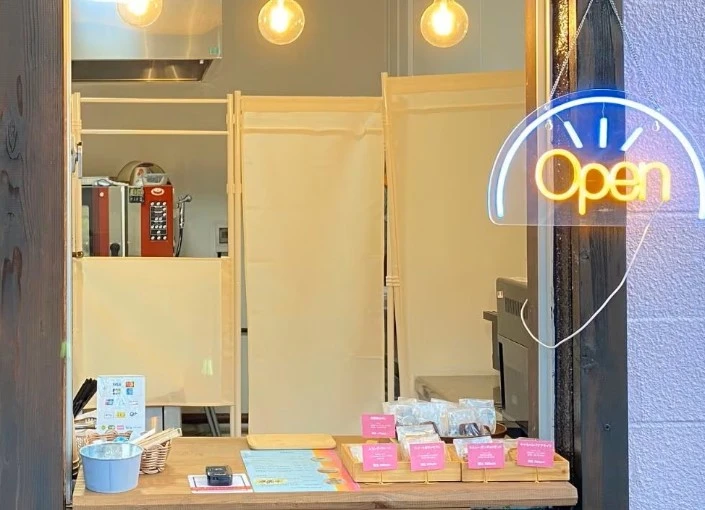 BOSO SWEETS／ちくらつなぐホテル敷地内 製菓工房（株式会社エヴァーブルースカイ） 求人 ブランド成長に伴い、製造体制を強化するための増員募集です。地域食材と向き合い、地方創生にも関われます。
