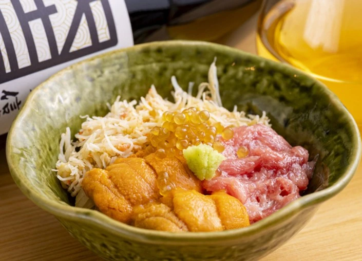 鮨 花おか 求人 大手企業にはない、店主との距離の近さが何よりの特徴です。技術や知識を実践を通じて身につけられます。
