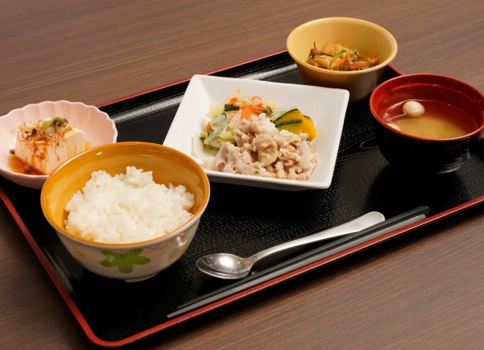 株式会社HITOWA フードサービスカンパニー 求人 給食を安心で、安全に、そして安定して提供することが私たちにとって最も大切な使命です。