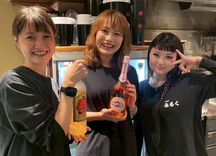 『南青山ひふみ』『下北沢 みるく』『赤坂 ランラン』etc.／株式会社SOUL FOOD MARKETS 求人 20～30代、40～50代…と幅広い年齢層のスタッフが活躍中！年齢や経験ジャンルは不問で募集を行っています！