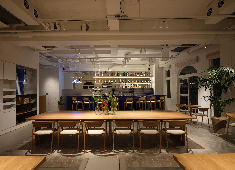 『PIASTRE』『MAISON CACAO』etc.／メゾンカカオ株式会社 求人 物販・カフェ・レストランと、1つの会社内で多様なキャリアパスがあるから、働きながら目標を見つける…何てこともOK！